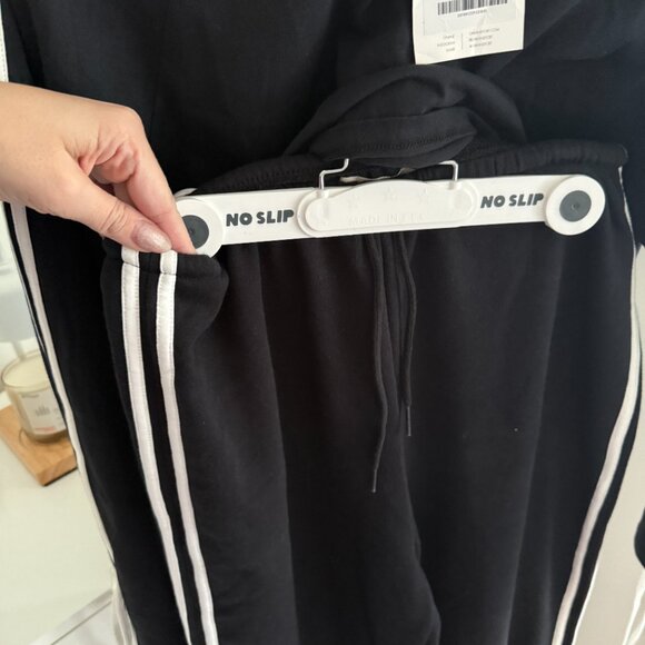 Oak + Fort Lounge Set - Pants and Long Sleeve Cropped Ahirt - Picture 6 of 8